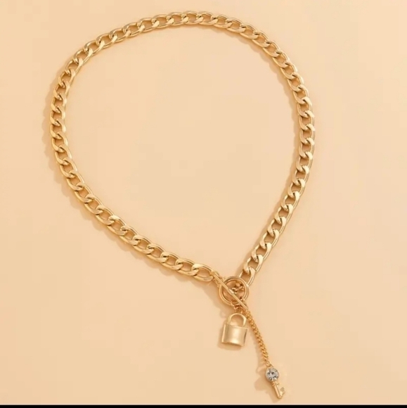 NWT Secure Your Love with This Unique Lock & Chain 18" Gold Necklace - Picture 4 of 4